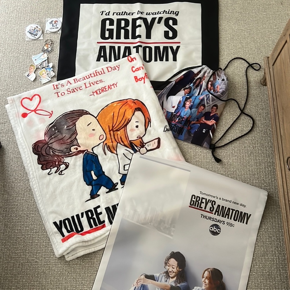 Grey’s Anatomy room decor: pillow case, fuzzy blanket, poster, and accessories